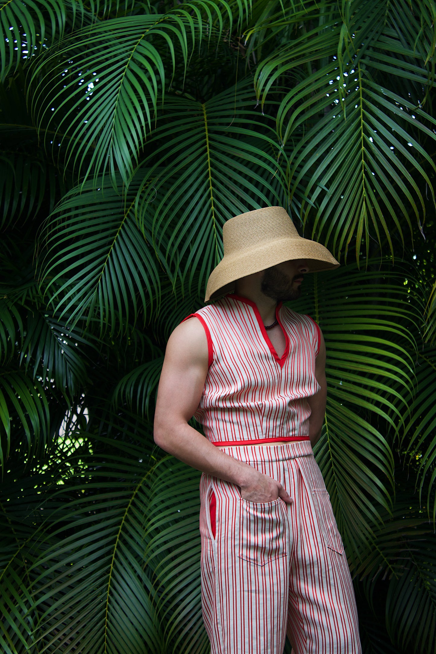 Verano en Rojo V-Neck Top